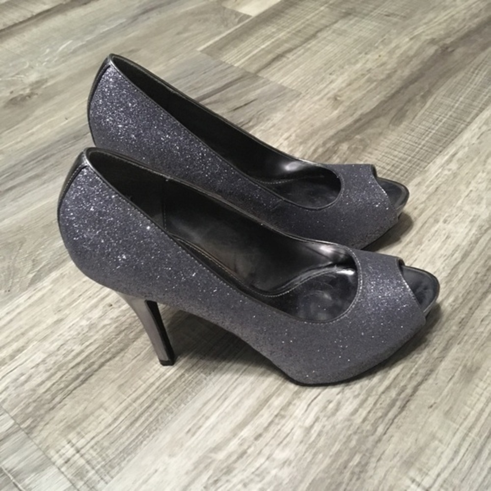 Jacqueline Ferrar open toe stiletto shoes. 9.5